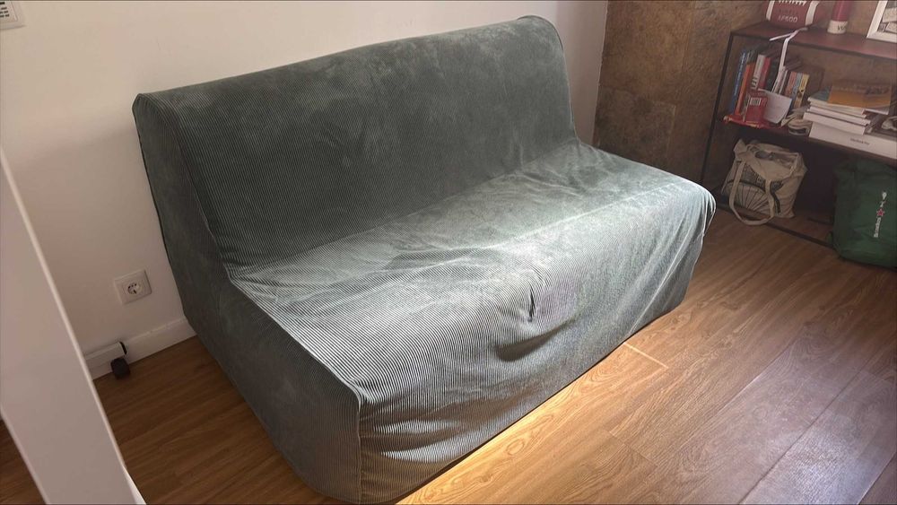 Sofá-cama IKEA LYCKSELE LÖVÅS 2 lugares + 2 capas (cru e verde)