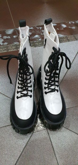 Świetne botki platforma workery trapery białe logo hit 39