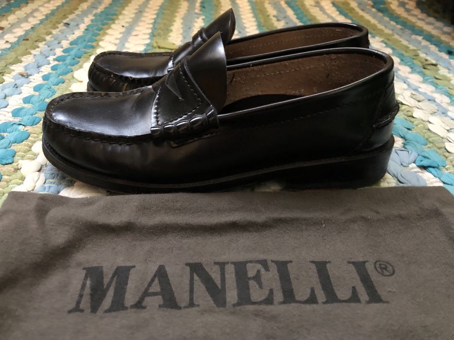 Sapatos mocassin italianos em pele