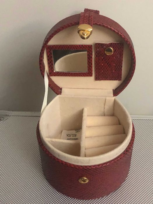 Guarda jóias em pele redondo vermelho