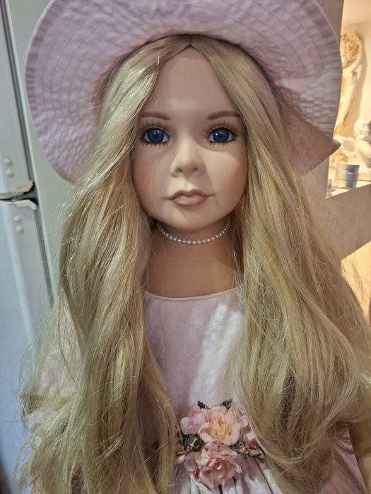 Коллекционная,редкая фарфоровая кукла