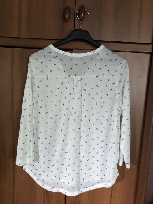 bluzka koszulowa H&M jasna elegancka basic na codzień w liście
