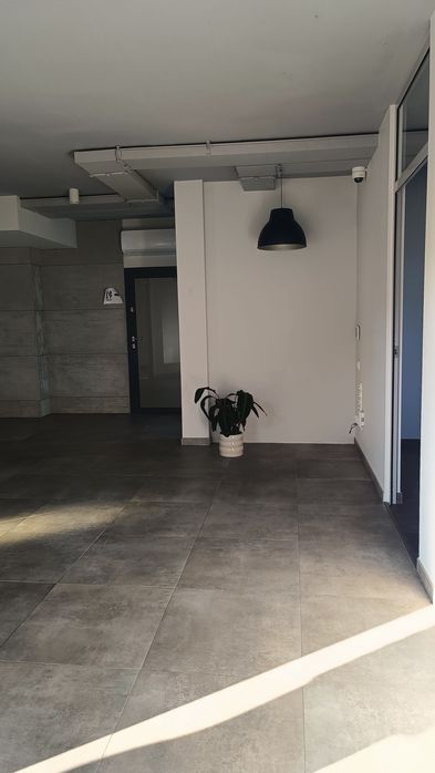 Lokal biurowo-usługowy o powierzchni 100m2 z 2 miejscami postojowymi