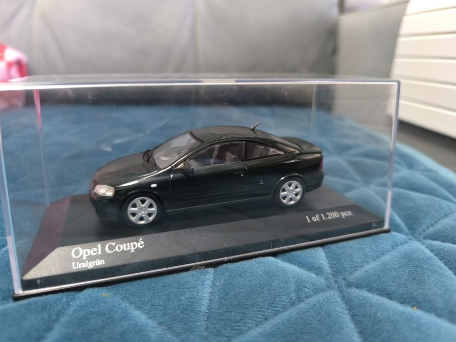 Opel Astra G Bertone 1:43 zielona minichamps