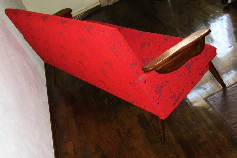 диван новый длиной 168 см.