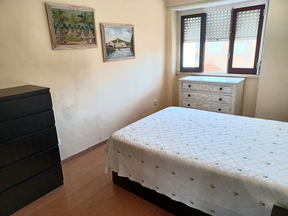 Quarto com cama de casal