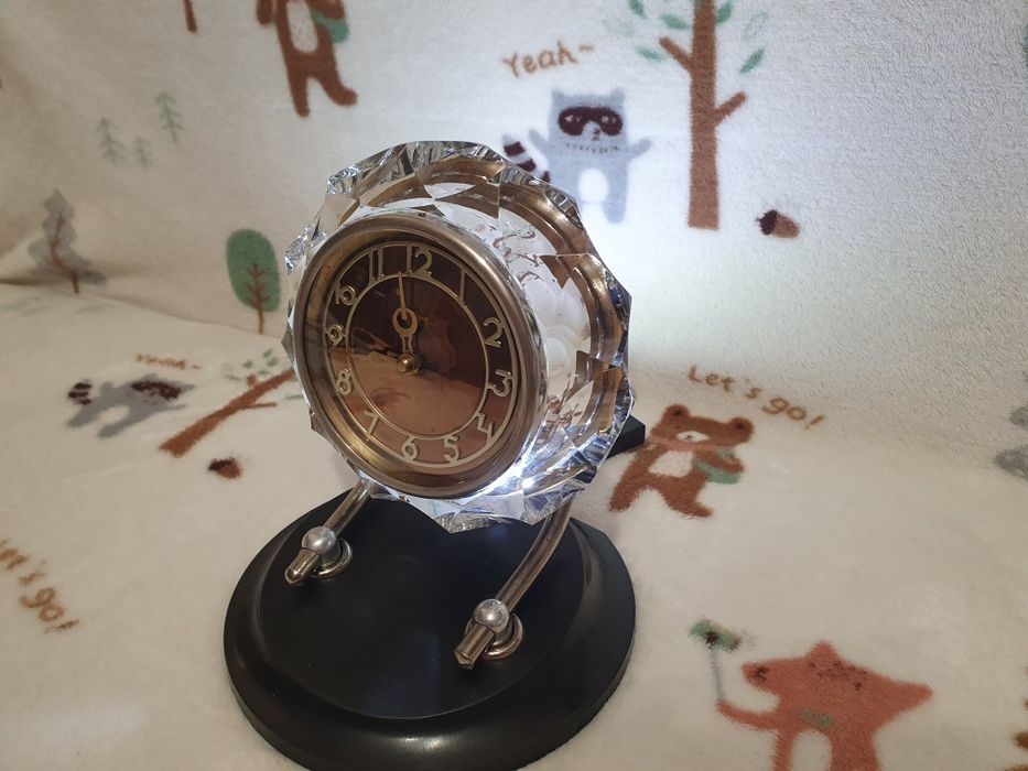 Часы настольные механические Маяк Кристалл.