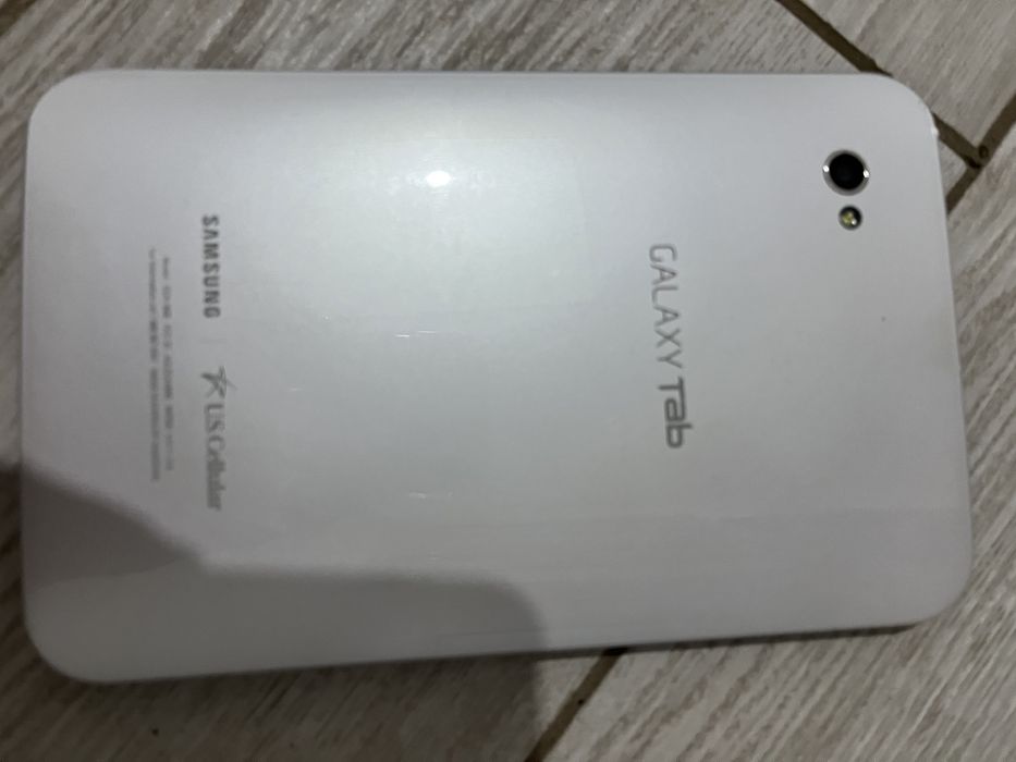 Продам планшет Samsung Galaxy tab на запчасти рабочий но без зарядки