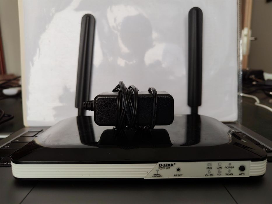 D-Link DWR-921 router 4G LTE