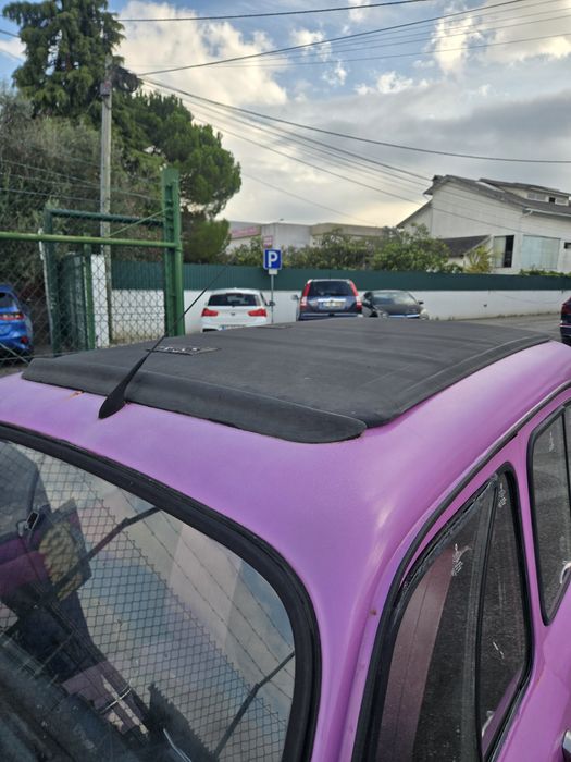 Renault 4 L GTL (Pantera cor de rosa)
