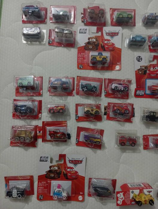 Conjunto de 46 mini racers Mattel originais - carrinhos Disney Pixar