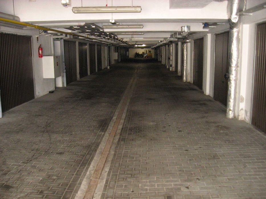 Wynajme garaz podziemny Bohaterow Monte Cassino 11