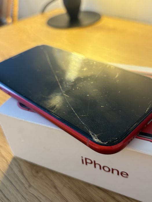 iPhone XR 64 GB czerwony