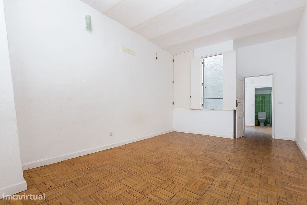 Moradia T3 de Rés do Chão e 1º Andar c/ Terraço no Centro Histórico de