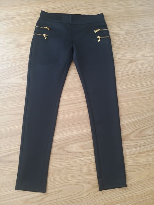 Vários modelos de calças