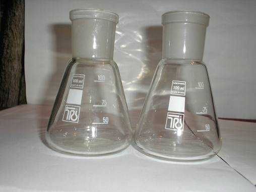 Колба  ГДР коническая плоскод мерная шлиф гор 100мл