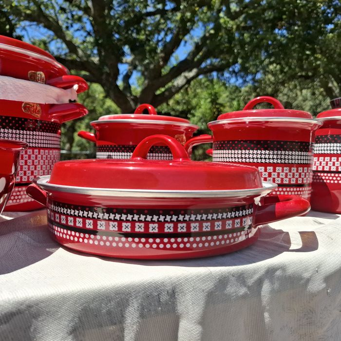 Vintage kitchen set, never used430225175767296003
