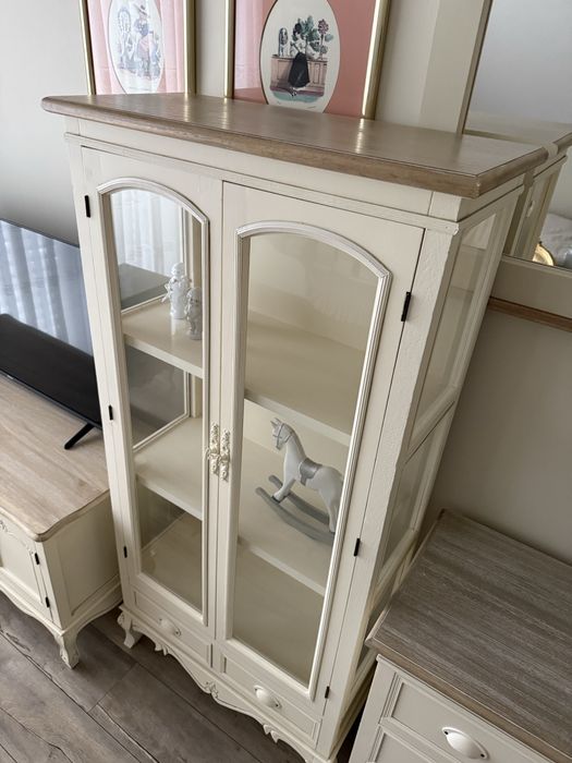 Witryna w stylu prowansalskim vintage schabby chic retro rzeźbiona