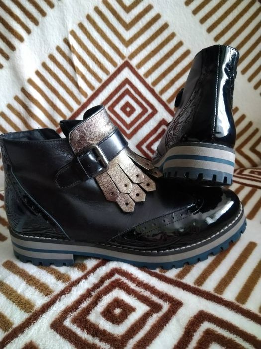 Ботінки-оксфорди жіночі шкіряні напівлаковані демі. СТАН НОВИХ