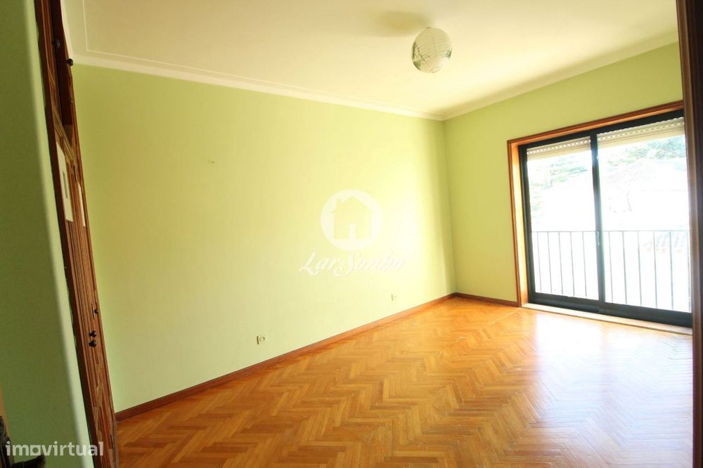 Apartamento T2, situado em Arcozelo, a 4km da Praia