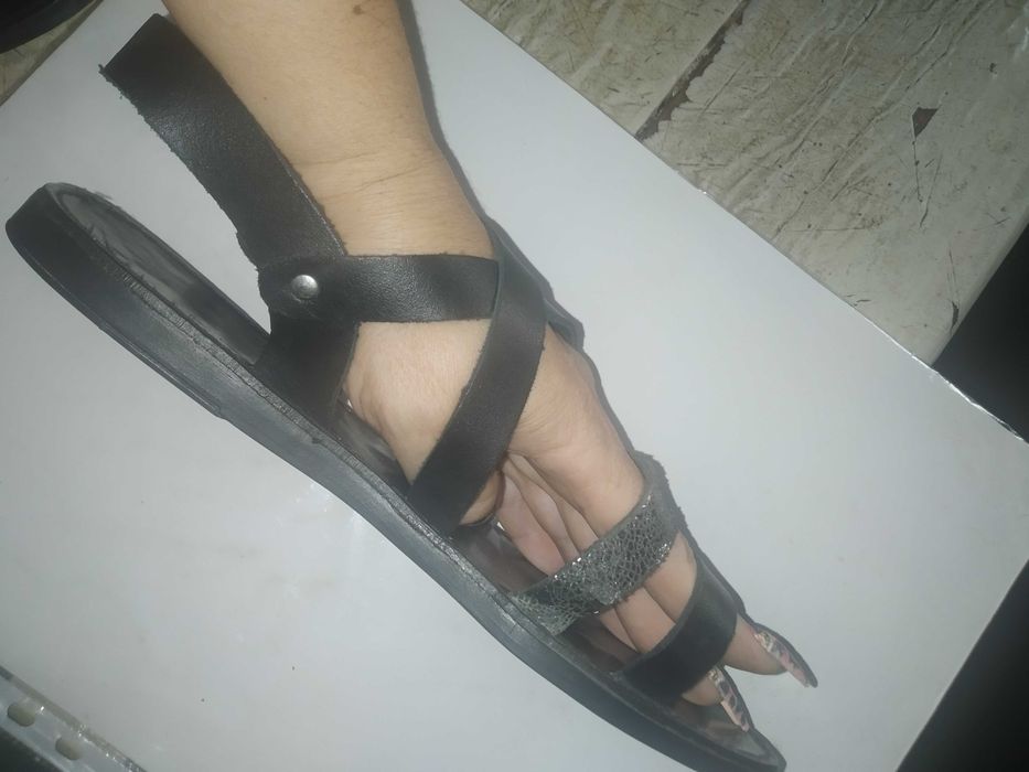 Продам женские босоножки.