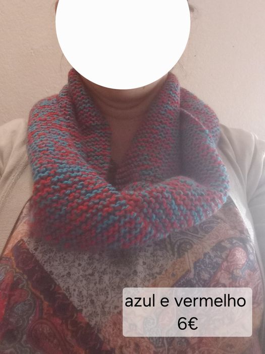 Gola em vermelho e azul