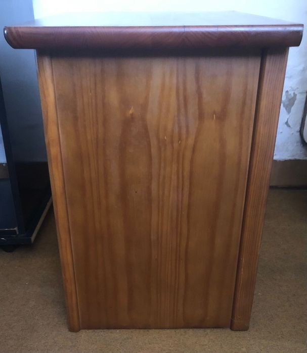 Mesa de cabeceira/ móvel