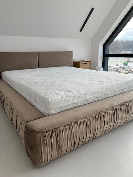 Łóżko sypialniane 160x200 z materacem jak nowe