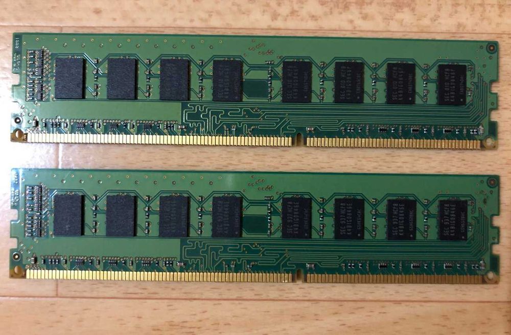 Оперативна пам'ять Samsung DDR3 2GB 1066MHz PC3-8500U