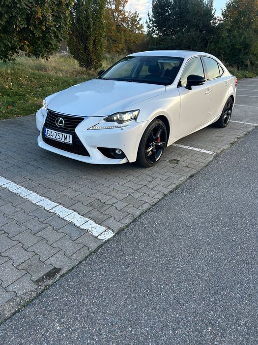 Lexus IS