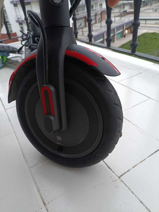 Aproveite o VERÃO XIAOMI trotinete scooter 4Blk 300W bateria autonomia 35km, velocidade 25km vai adcionais, única dona.