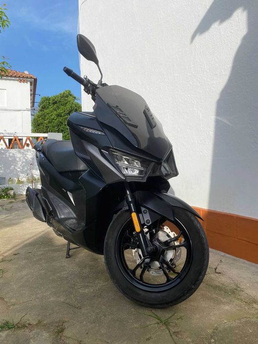 Scooter Fiddle 50 e Sym jet x