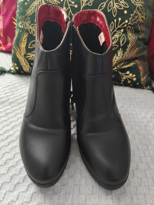 Botki czarne rozm. 39