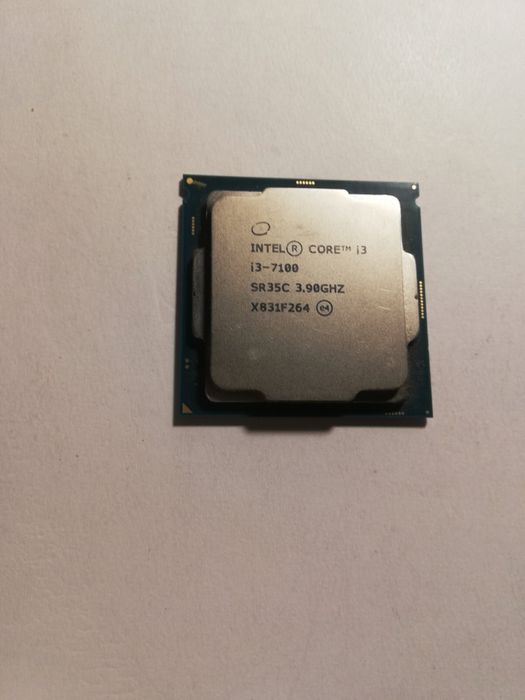і3-8100 і3-7100 Intel Core процесор