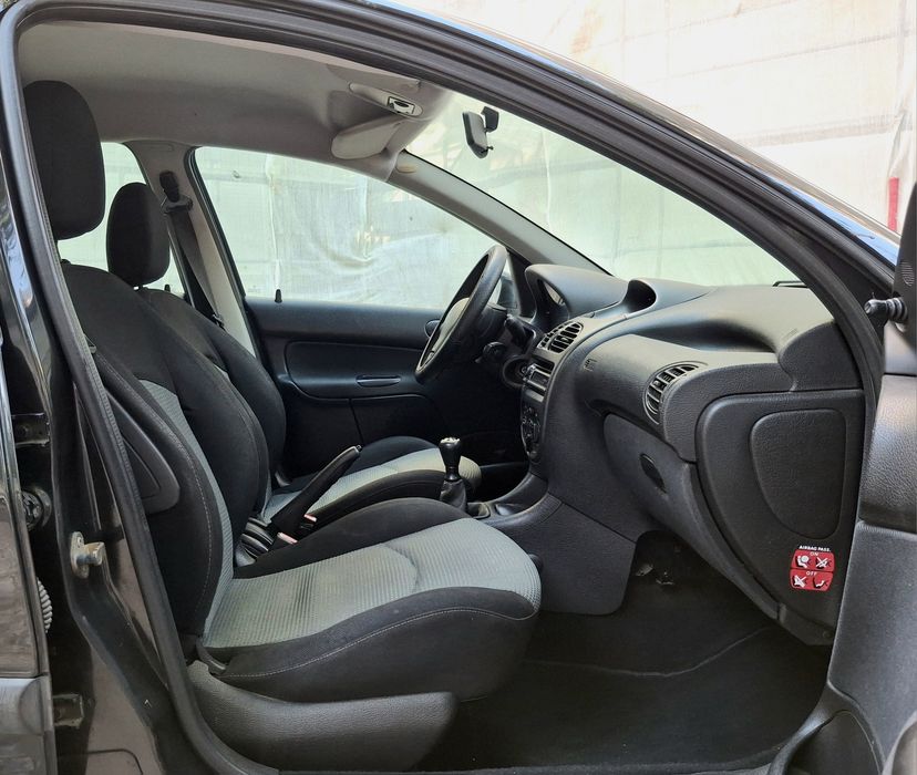 Peugeot 206 1.1i 60cv C/AC Nacional 04