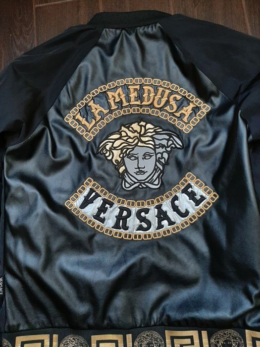 Куртка версачи    .