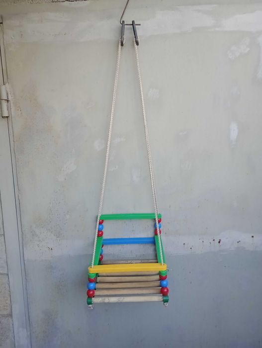 Гойдалка дитяча підвисна з спинкою закрита