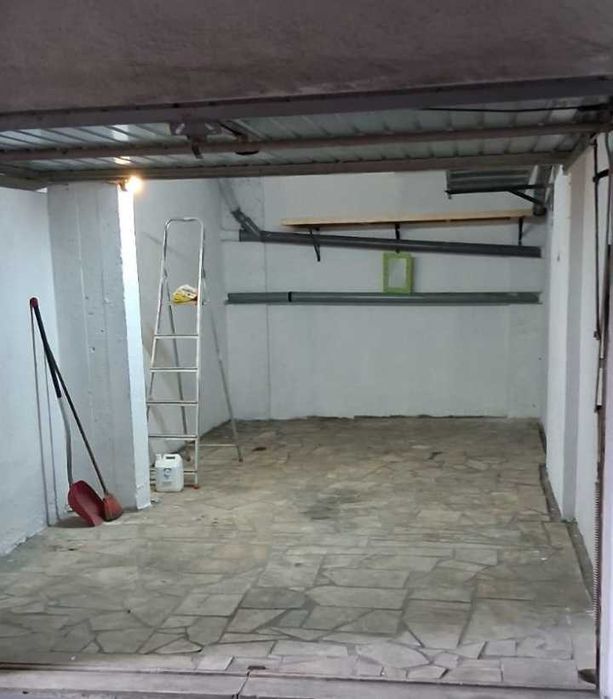 Garagem box na Rinchoa - Av. Marquês de Pombal - Rio de Mouro
