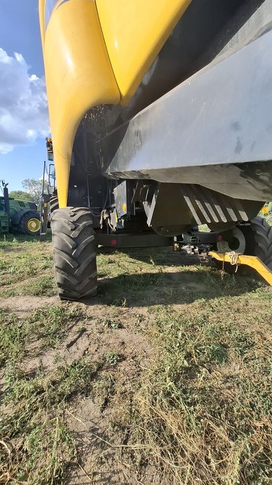 Комбайн New Holland CХ 6.90 зі жниваркою New Holland та візком 2019рік