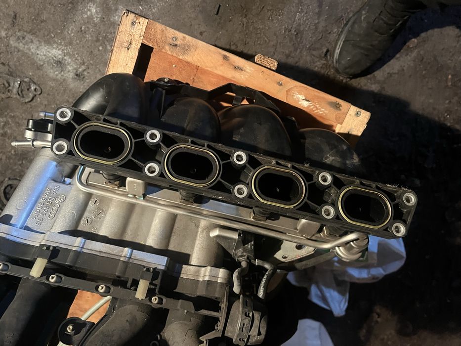 Впускний колектор 06A133925GB Шкода Октавія Тур Skoda