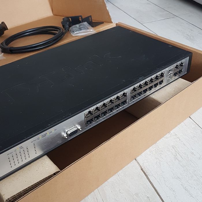 Комутатор світч DES-3028 D-Link свитч