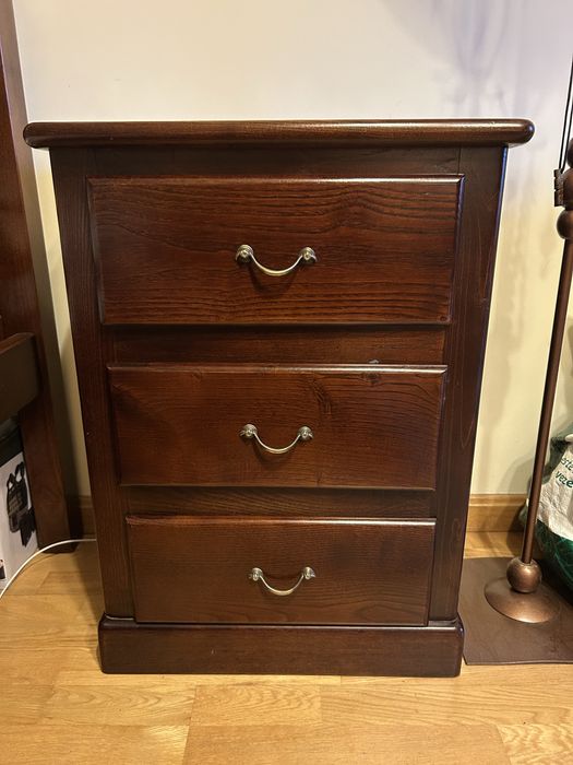 Cama de solteiro + mesa de cabeiceira