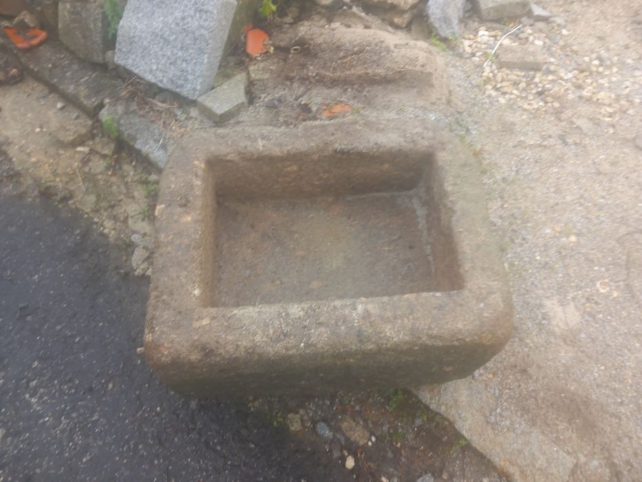 Pia em granito usada