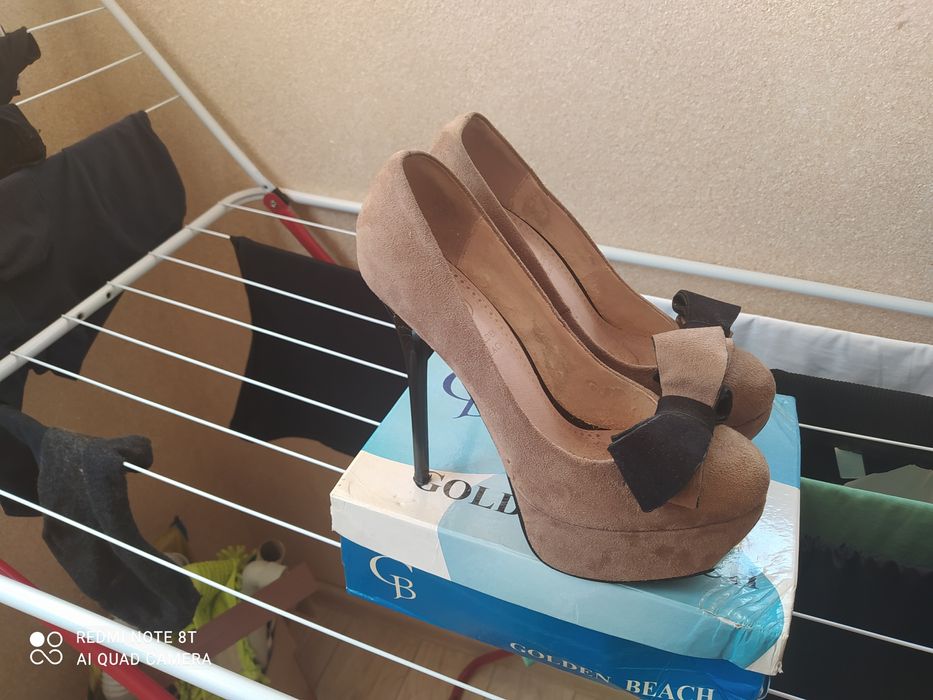 Туфлі бежеві 39 розмір