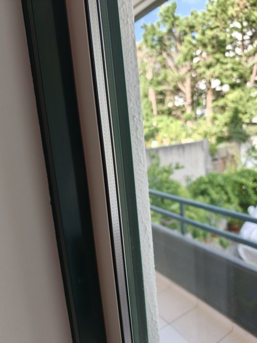 Caixilhos em alumínio de vidro duplo