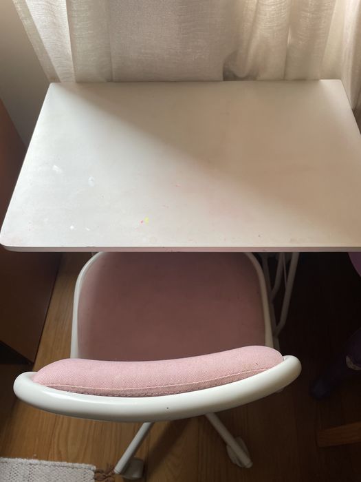 Secretaria infantil com cadeira