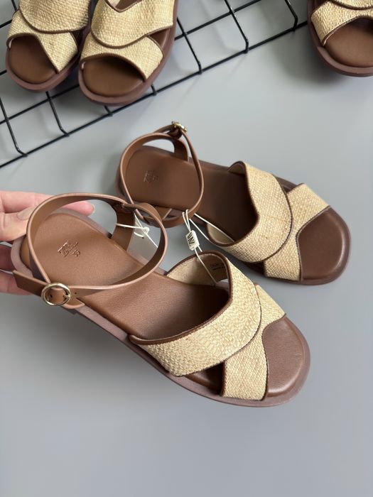 Босоніжки Zara для дівчинки 31 та 32 розміри сандалі