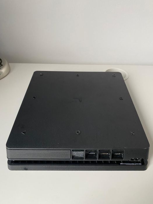 Ps4 Slim em ótimas condições com comando
