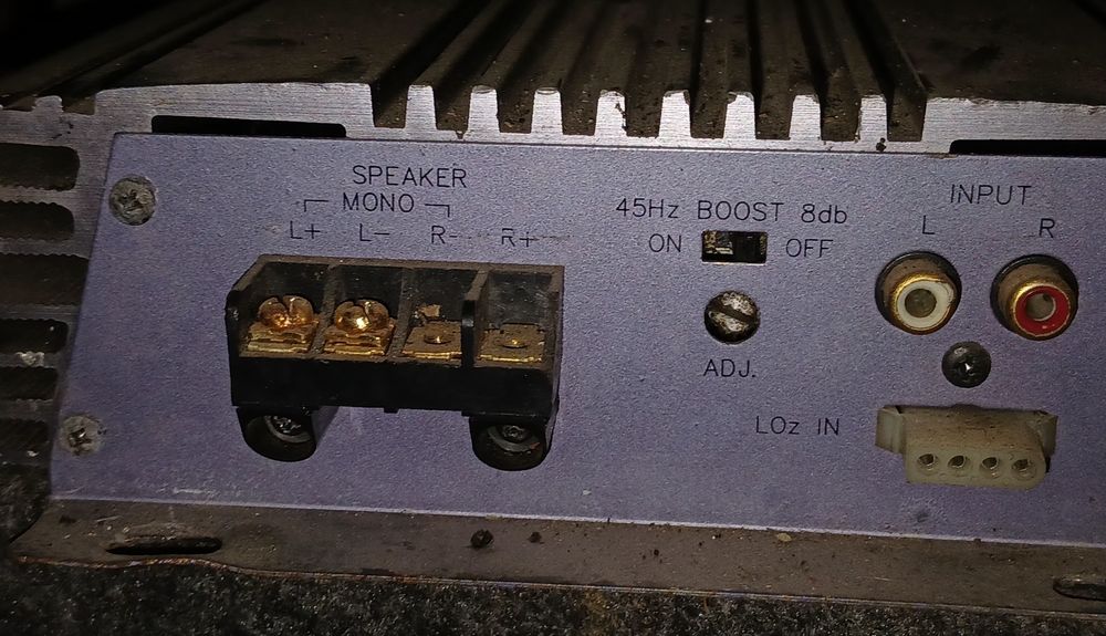 Автомобільний підсилювач звуку