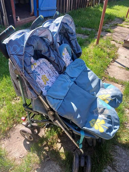 Коляска для двійні